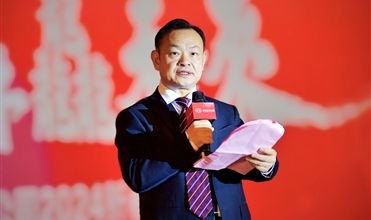 潜心聚力 犇龘未来--尊龙官网登录人生就是博登录集团举办2024年新春团拜会